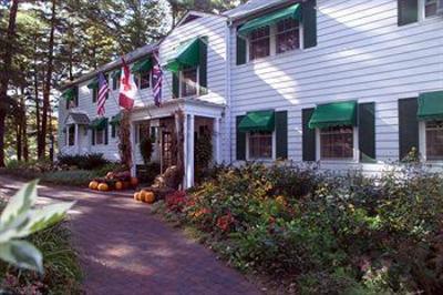 фото отеля Delta Sherwood Inn Port Carling