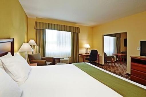 фото отеля Holiday Inn Express Hotel & Suites Southern Pines