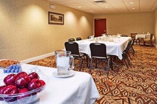 фото отеля Holiday Inn Express Hotel & Suites Southern Pines
