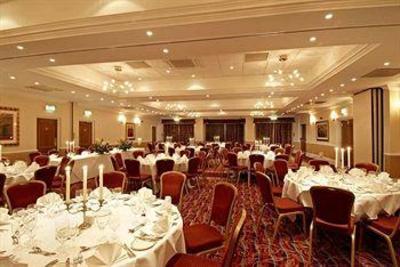 фото отеля Hilton St Anne's Manor, Bracknell