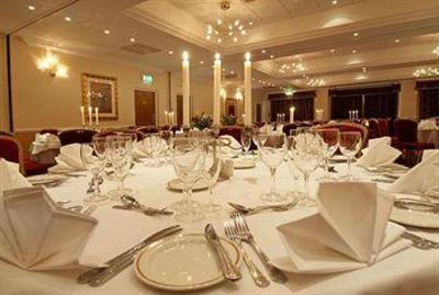 фото отеля Hilton St Anne's Manor, Bracknell