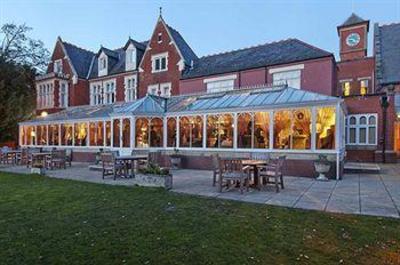 фото отеля Hilton St Anne's Manor, Bracknell