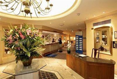 фото отеля Hilton St Anne's Manor, Bracknell