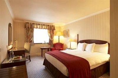 фото отеля Hilton St Anne's Manor, Bracknell