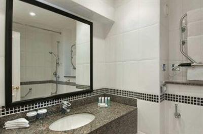 фото отеля Hilton St Anne's Manor, Bracknell