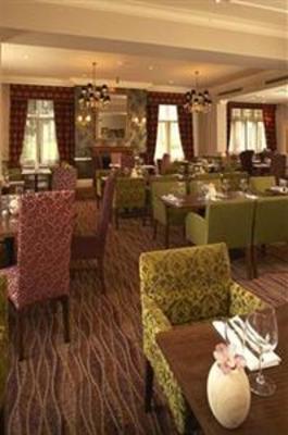 фото отеля Hilton St Anne's Manor, Bracknell
