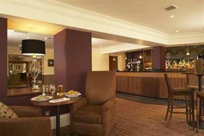 фото отеля Hilton St Anne's Manor, Bracknell