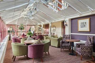 фото отеля Hilton St Anne's Manor, Bracknell