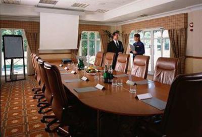 фото отеля Hilton St Anne's Manor, Bracknell