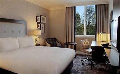 фото отеля Hilton St Anne's Manor, Bracknell