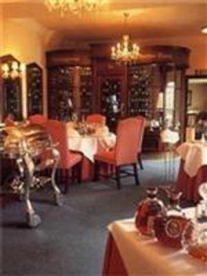 фото отеля Hatton Court Hotel