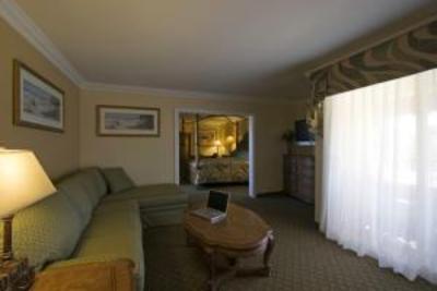 фото отеля BEST WESTERN Harbour Inn & Suites