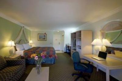 фото отеля BEST WESTERN Harbour Inn & Suites