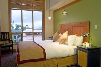 фото отеля Legends Hotel Whistler