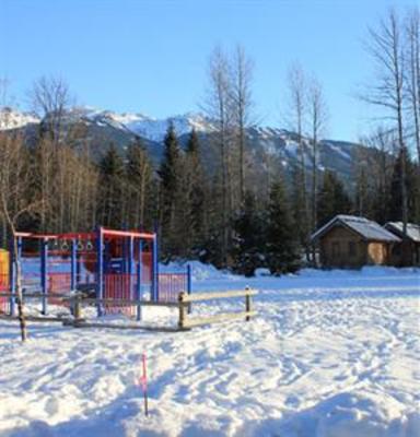 фото отеля Riverside Resort Whistler