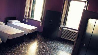 фото отеля Emerald Palace Hostel