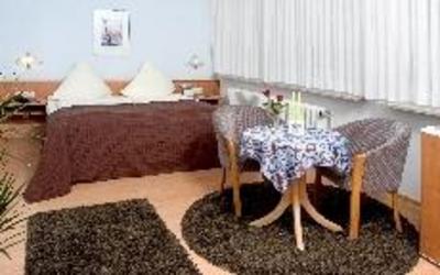фото отеля LouM  City-Hotel an der Römermauer