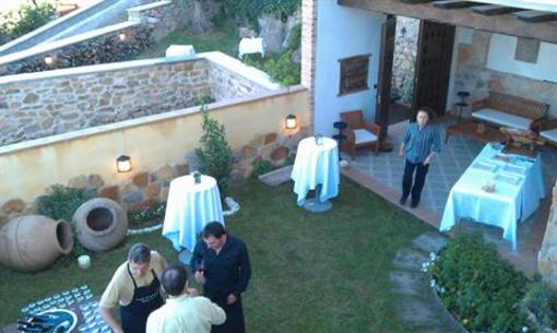 фото отеля Hostal Dona Juana