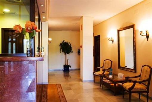 фото отеля Hotel Gran Avenida Coria del Río