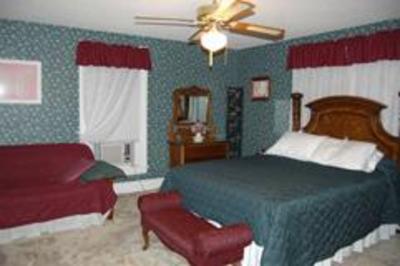 фото отеля Victorian Inn Camp Point