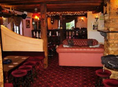 фото отеля Tudor Oaks Lodge Hitchin