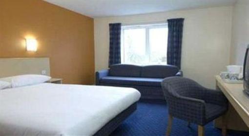 фото отеля Travelodge Stonehouse