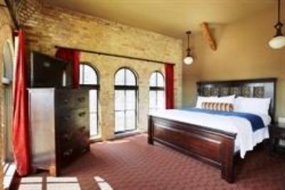 фото отеля The Brewhouse Inn & Suites