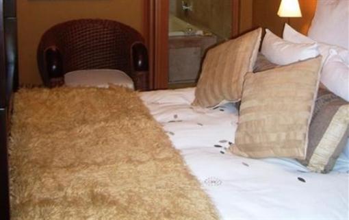 фото отеля Ikhutse Manor Guest House Mafikeng