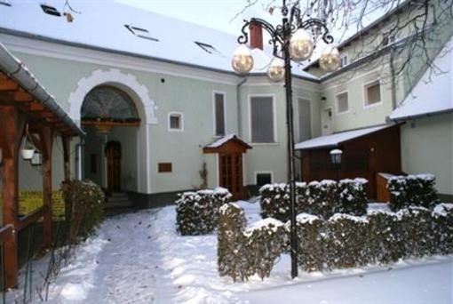 фото отеля Tinodi Hotel es Etterem