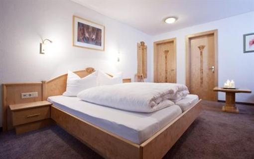 фото отеля Hotel Garni Mirabell Ischgl