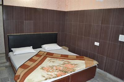фото отеля Lucky Restaurant & Guest House