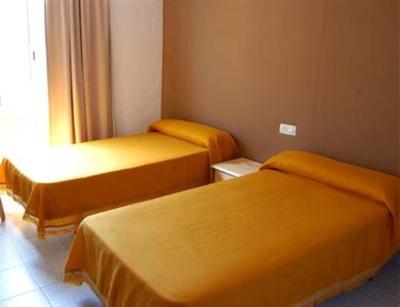 фото отеля Hostal Ancora Lloret de Mar