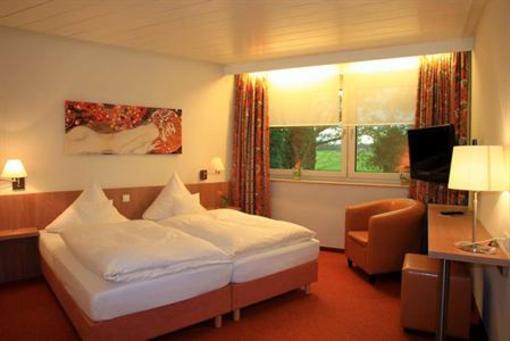 фото отеля Hotel Am Springhorstsee