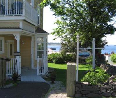 фото отеля Louisbourg Harbour Inn