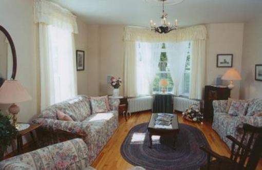 фото отеля Louisbourg Harbour Inn