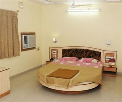 фото отеля Hotel Neelkanth Inn Ahmedabad