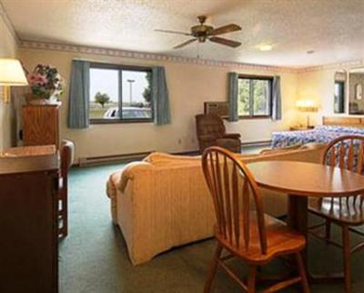 фото отеля Super 8 Motel Airport Oshkosh