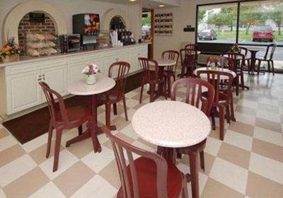 фото отеля Econo Lodge & Suites Resort Rehoboth Beach