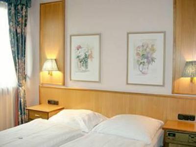 фото отеля Hotel Zur Linde Hohenlinden