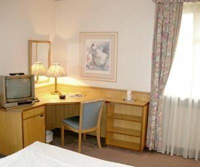 фото отеля Hotel Zur Linde Hohenlinden