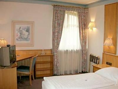 фото отеля Hotel Zur Linde Hohenlinden