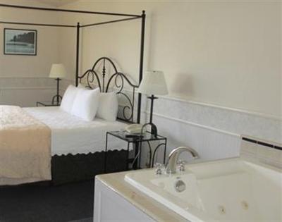 фото отеля Cambria Landing Inn and Suites