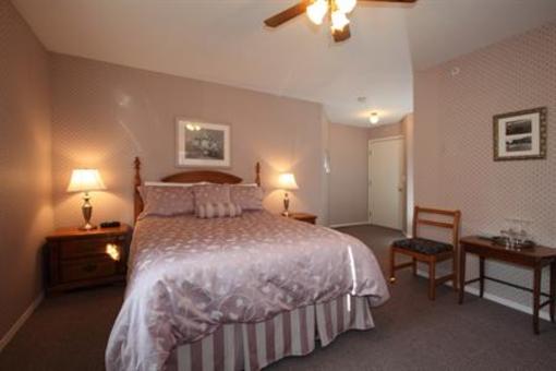 фото отеля Courthouse Inn Revelstoke