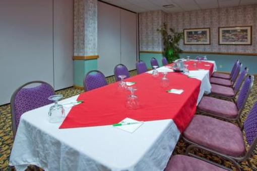 фото отеля Holiday Inn Cumberland Downtown