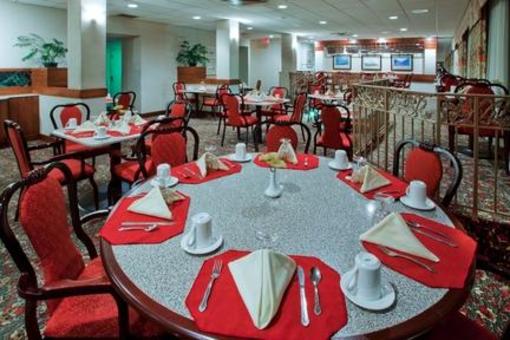 фото отеля Holiday Inn Cumberland Downtown