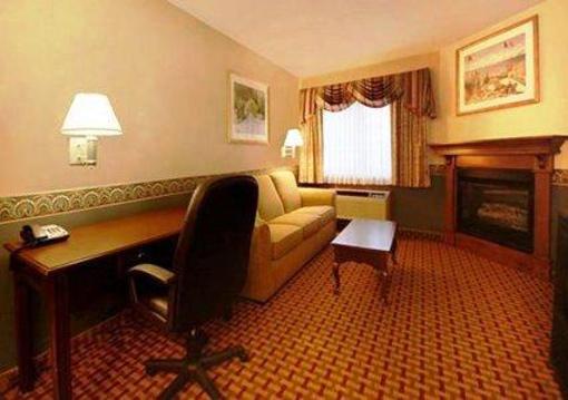 фото отеля Comfort Inn & Suites West Springfield