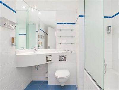 фото отеля Ramada Hotel and Suites London Docklands