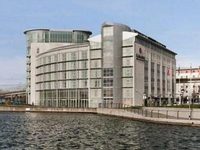 Ramada Hotel and Suites London Docklands