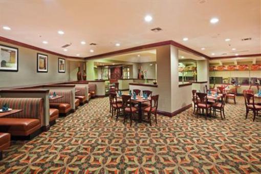 фото отеля Holiday Inn Wichita Falls (At the Falls)