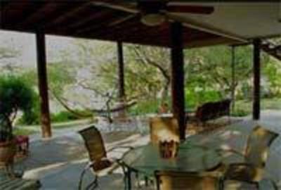 фото отеля Robin's Nest Bed and Breakfast Lakeway